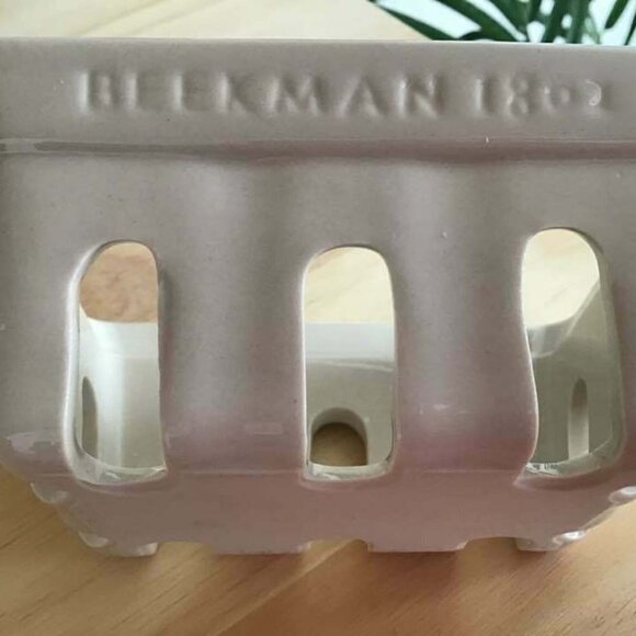 Beekman 1802 Ceramic Soap Dish for 3.5 oz. palm size bars / Brand New - Picture 3 of 8